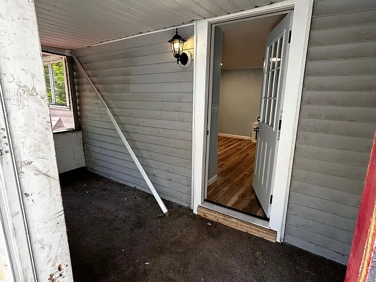 305 Jackson St — Photo 27
