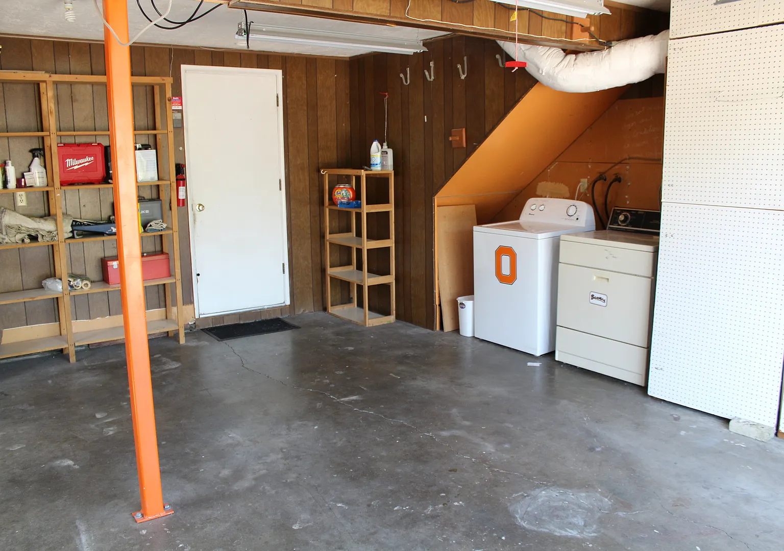 Spacious 4 Bed 2 bath Home! — Photo 3