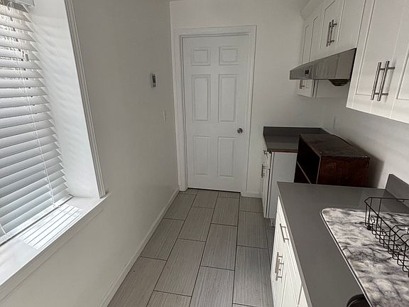 3rd image of 2541 Grande Vista Ave #B