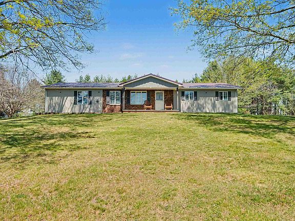 3rd image of 218 Grand Oaks Ln
