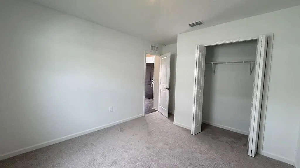 3 bed, 1484 sqft, $1,990 — Photo 4