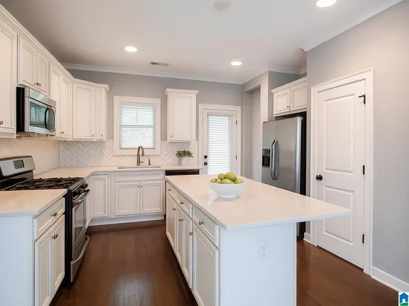 131 Lake Chelsea Dr, Chelsea, AL 35043