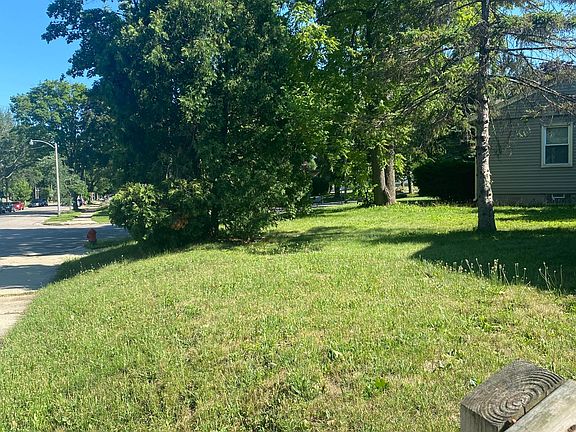 Large side front yard