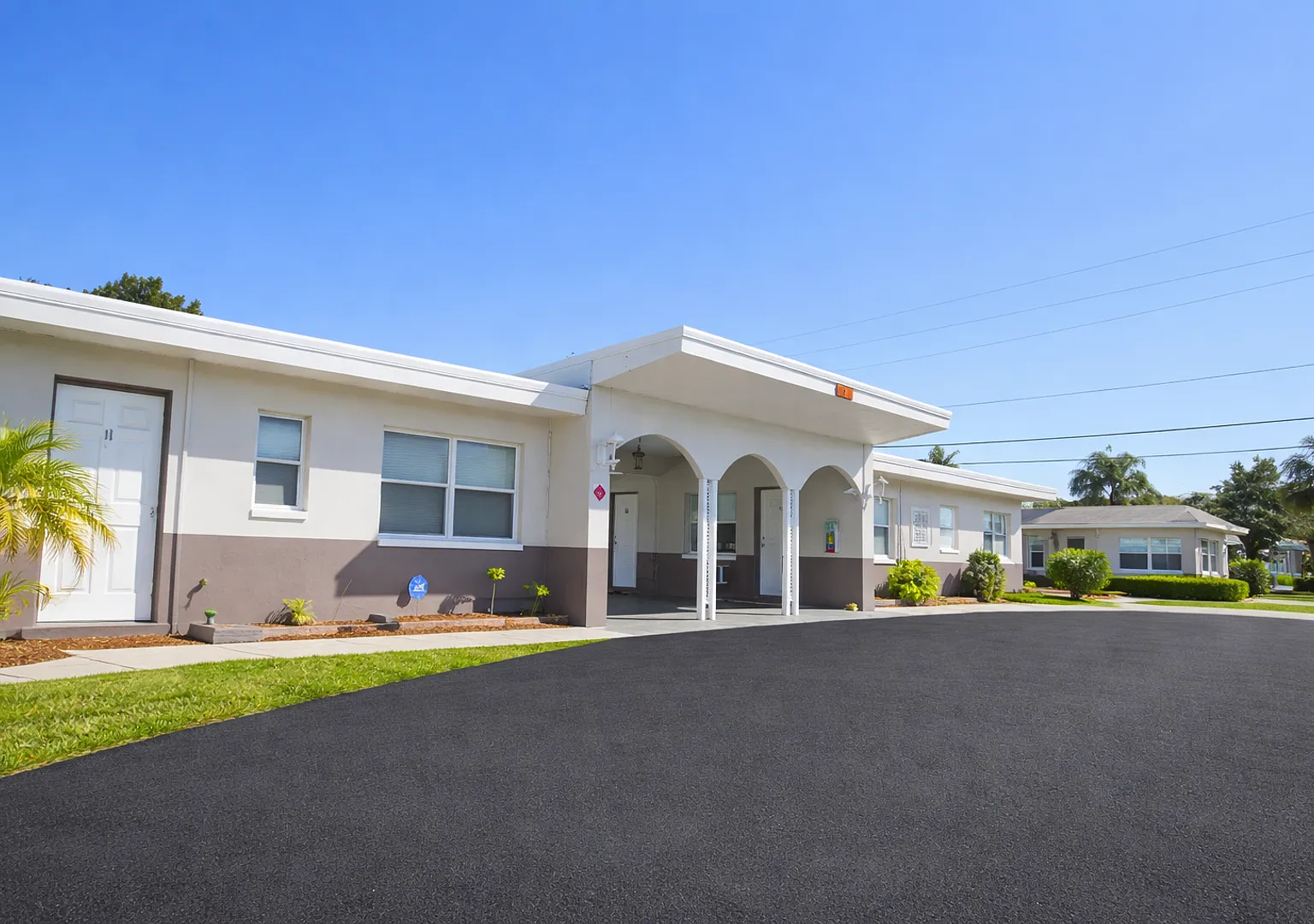 Ruby Apartments- Sabal — Photo 3