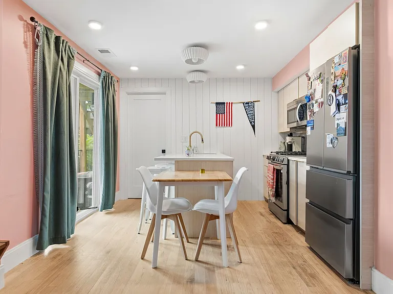 92 Chelsea St #2 — Photo 13