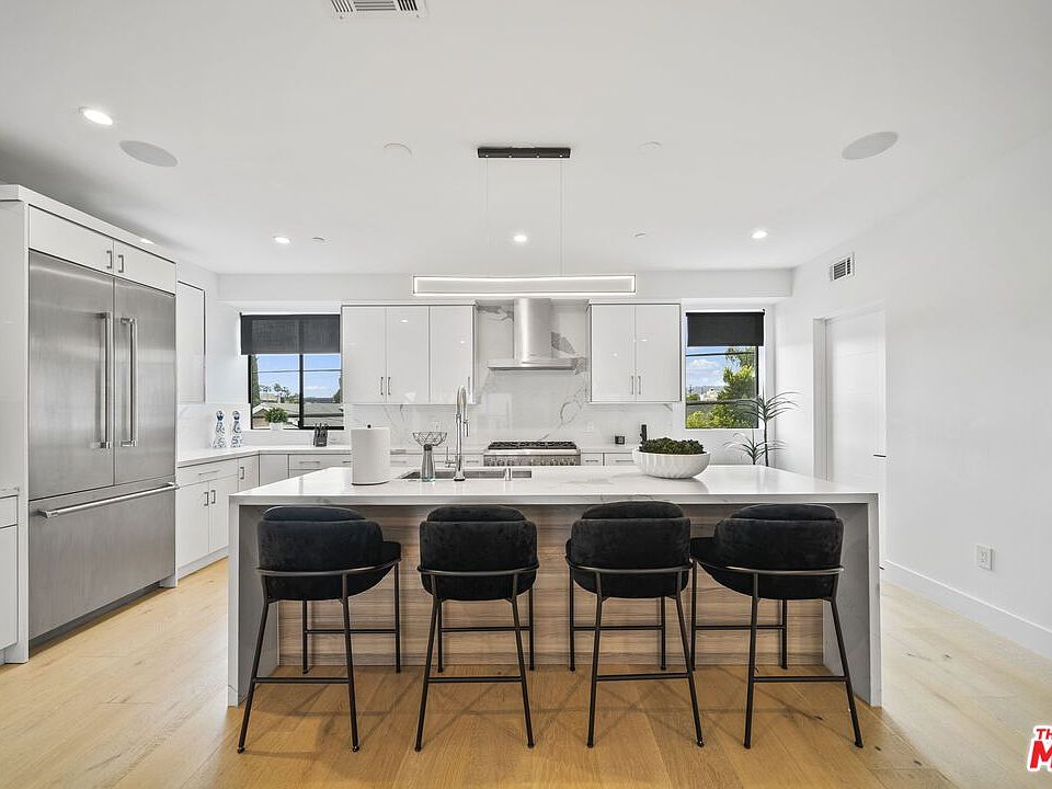 1st image of 737 N Gramercy Pl