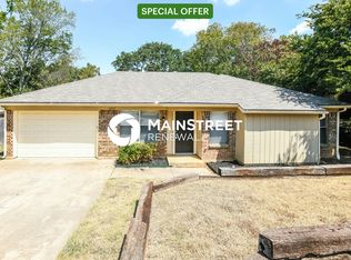 6407 Woods Edge Dr, Arlington, TX 76016