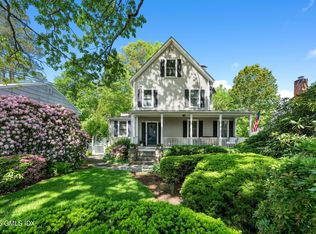 76 Sinawoy Rd, Cos Cob, CT 06807