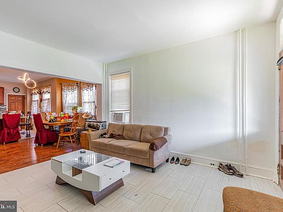 5th image of 111 S Woodlawn Ave