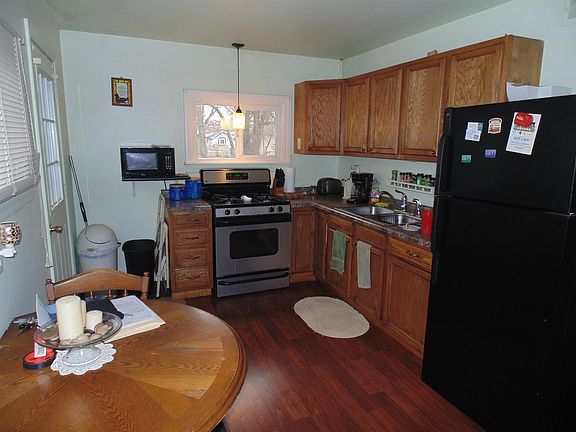 4th image of 2741 Benton St