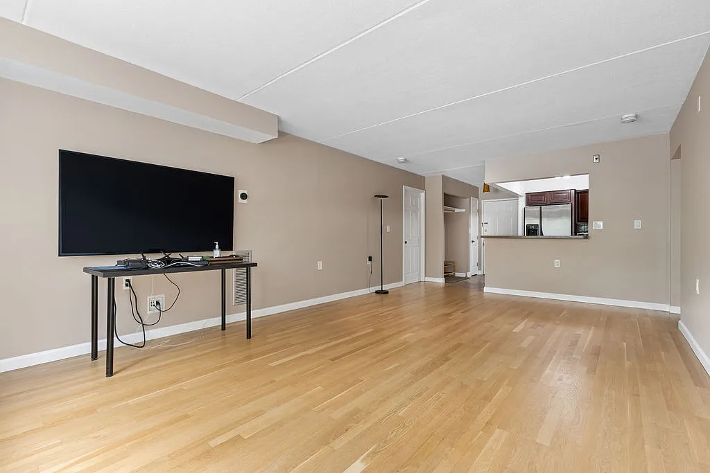 2 bed, 1055 sqft, $3,000 — Photo 4