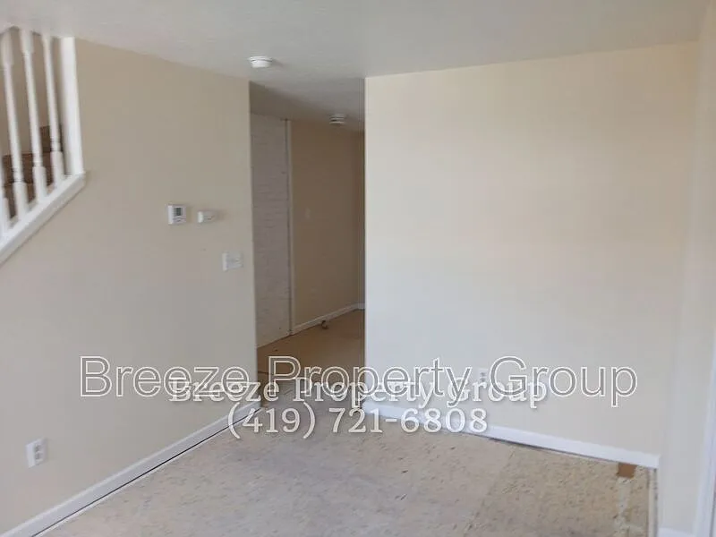 3 bed, 2.0 bath, 1079 sqft, $975 — Photo 1