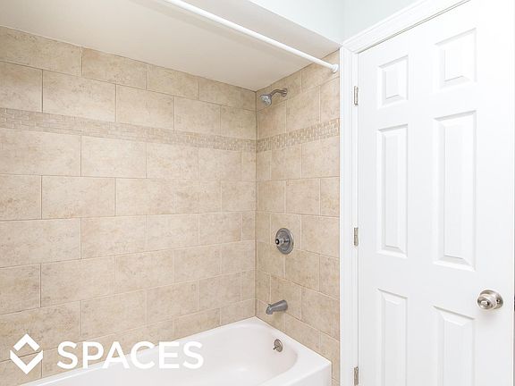 5th image of 837 W Wolfram St #30
