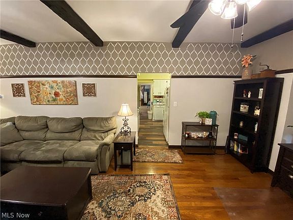 5th image of 126 Erskine Ave