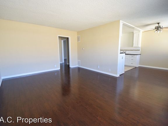 3rd image of 6512 Woodman Ave #5721281