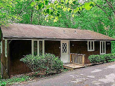 3rd image of 482 Passage Ln