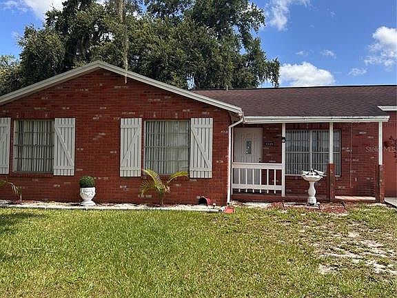 2nd image of 8848 OAK CIRCLE