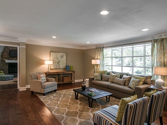 5th image of 790 Saussy Pl