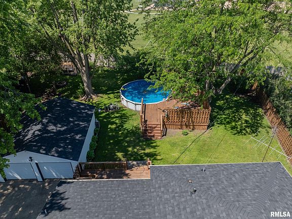 3rd image of 1261 Parkview Cir