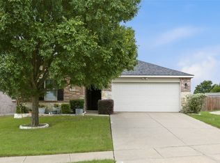 105 Honeysuckle Ct, Fate, TX 75189