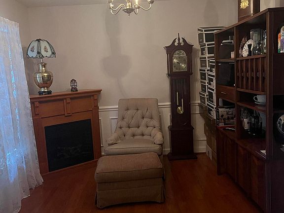 5th image of 213 Towhee Dr