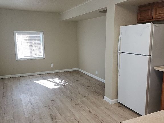 2nd image of 531 N Holly St APT D