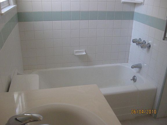 4th image of 559 W Emerson Ave