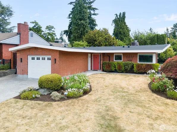 6050 43rd Avenue NE, Seattle, WA 98115