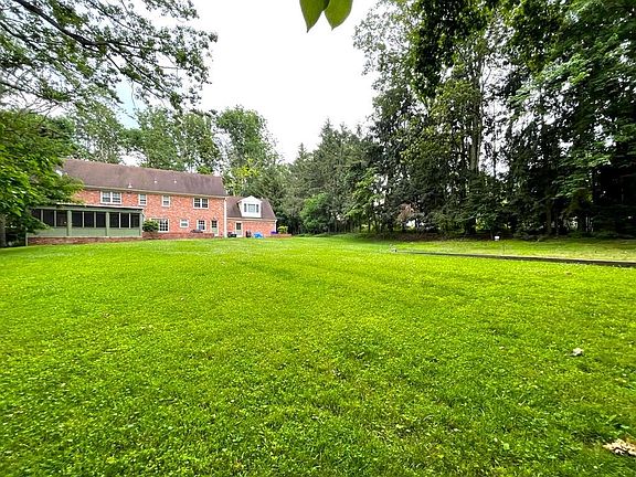 3rd image of 1168 Daleview Dr