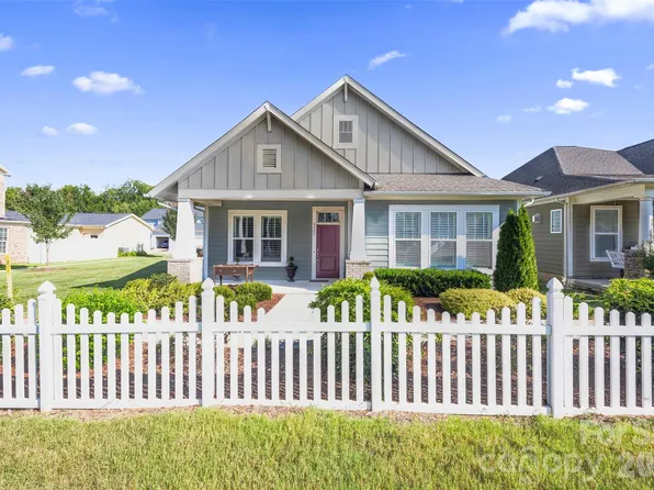 4245 Courtly Ln, Belmont, NC 28012