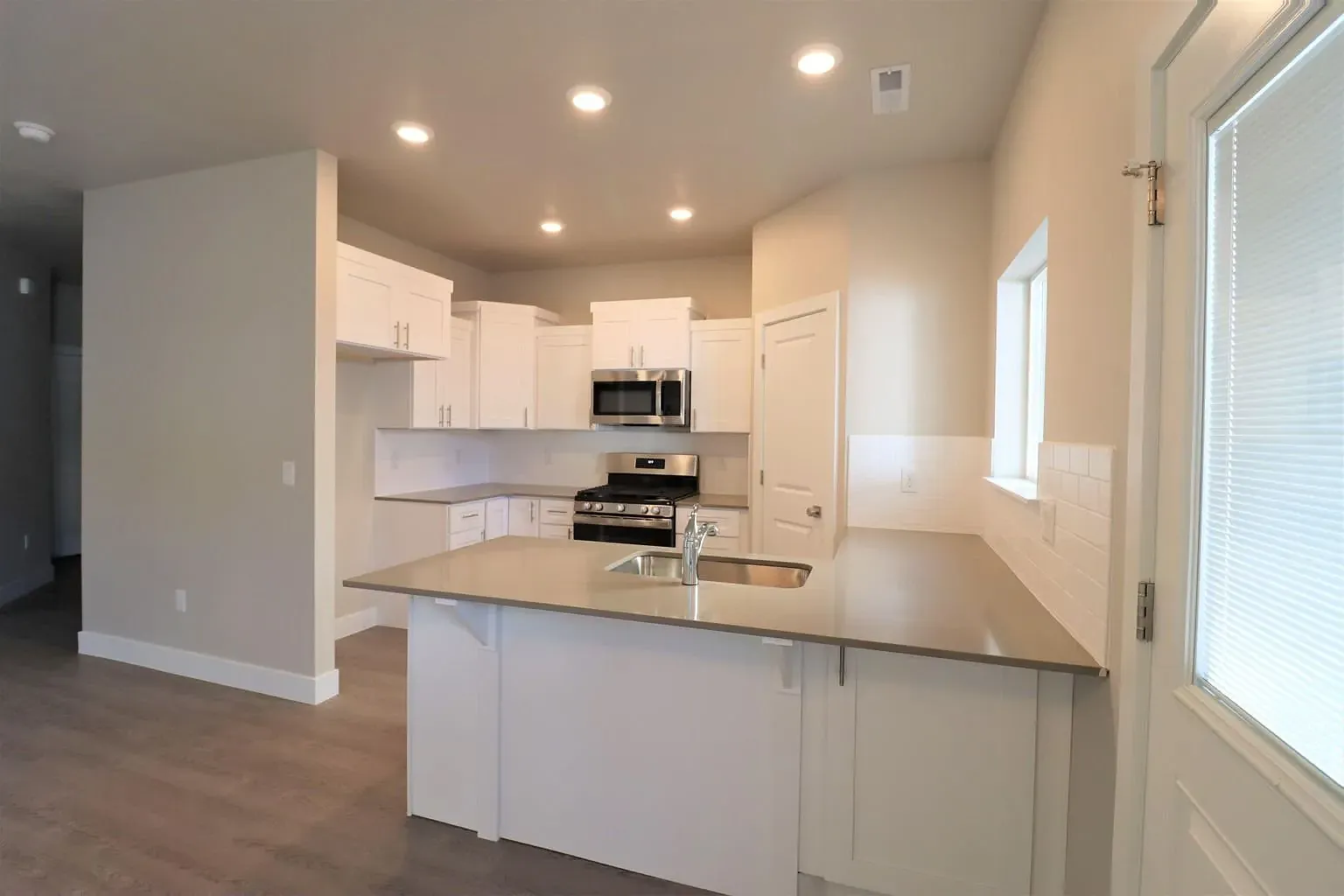 E072 - Cedar Bend 169 — Photo 2