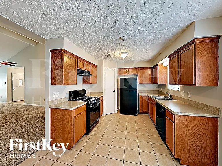 11319 Snow Bay Dr — Photo 4