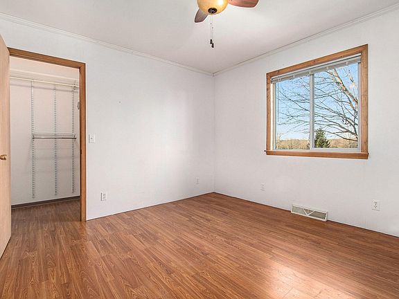 5th image of 1012 S Oceana Dr