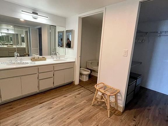 5th image of 151 Crandon Blvd APT 822