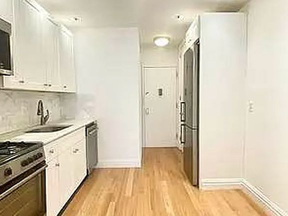 2nd image of 103 Lexington Ave APT 2D