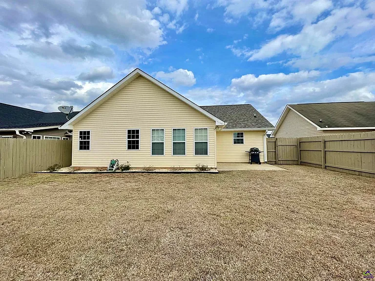 321 Deerfield Cir — Photo 23