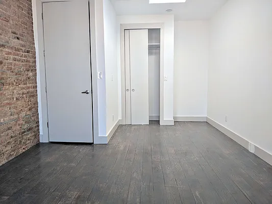 Rented by EXR | media 20