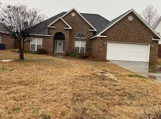 119 Emberly Ln, Warner Robins, GA