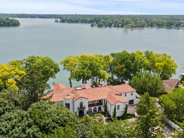 2384 Lake Angelus Ln, Lake Angelus, MI 48326