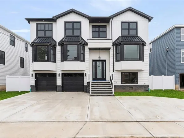 905 Greenfield Road, Woodmere, NY 11598