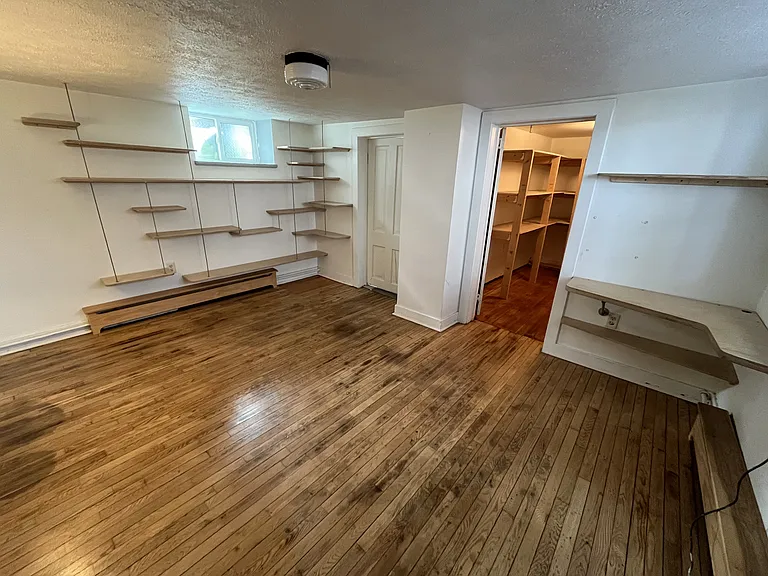 424 W Baraga Ave #C — Photo 4