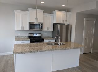 821 E Oakhampton Dr, Sandy, UT 84094