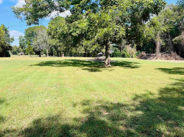 806 Alexander Rd, Mount Pleasant, TX 75455