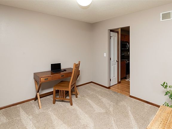 4th image of 5211 NE Hillcrest Dr