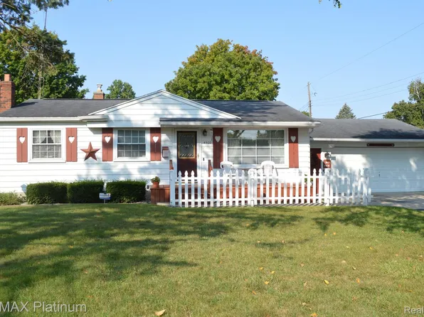 4500 Carmanwood Dr, Flint, MI 48507