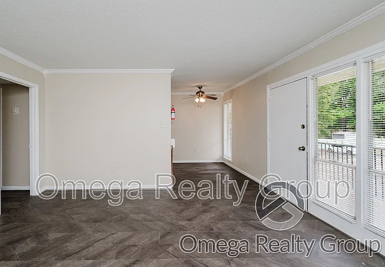 South Court Apartments — Photo 16