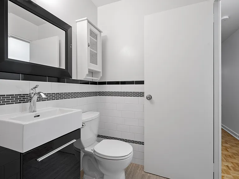 14 Deer Park Cres — Photo 45