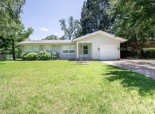 1317 W 9th St, Newton, KS 67114