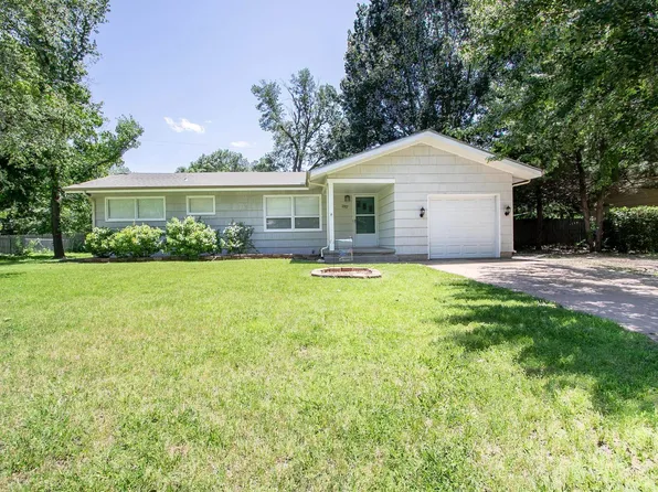 1317 W 9th St, Newton, KS 67114