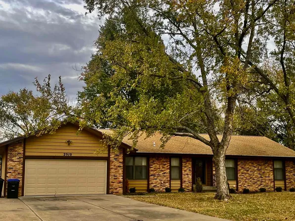 2910 SW Arvonia Pl, Topeka, KS 66614